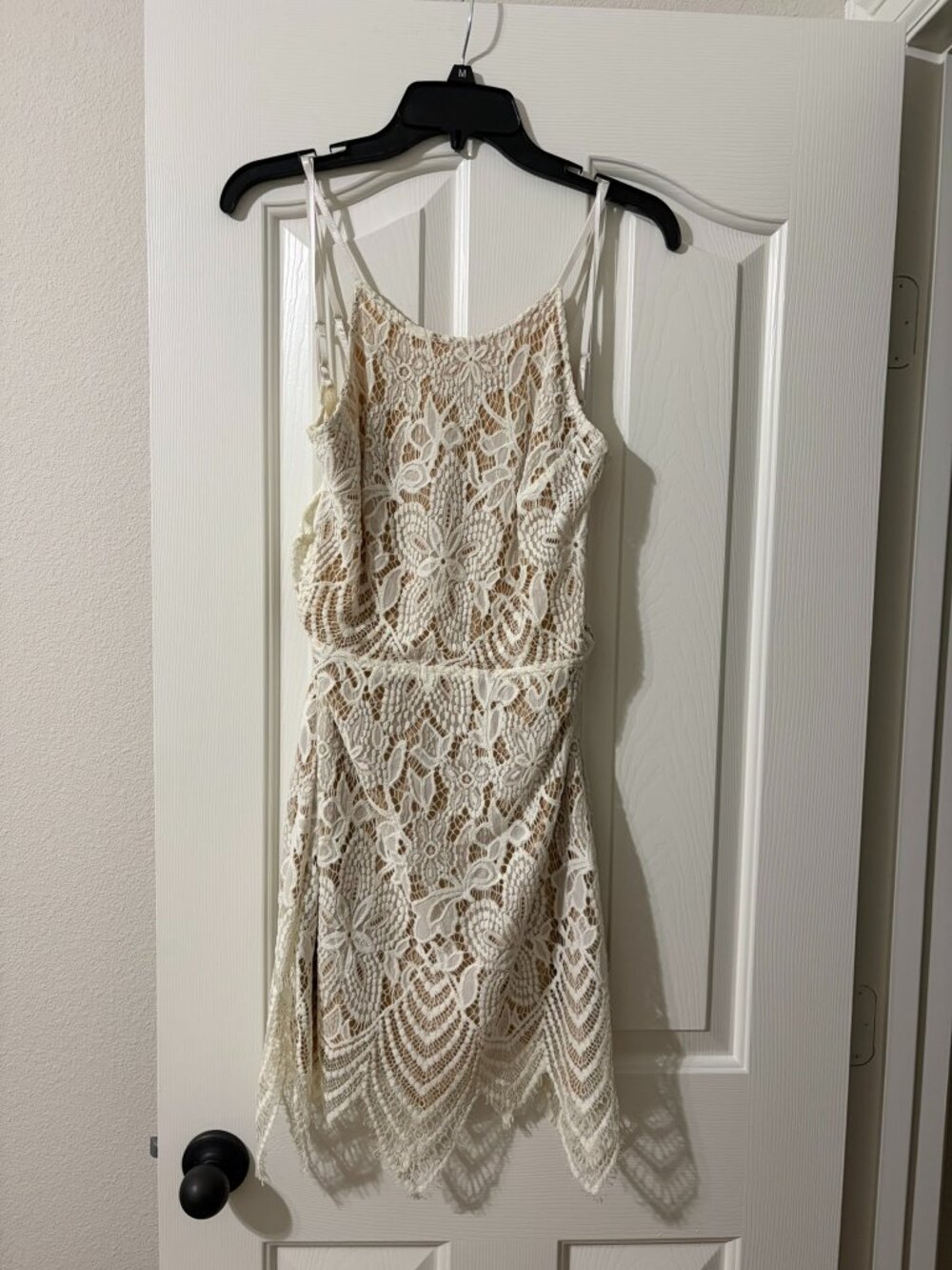 Signature 8 Cream Lace Backless Mini Dress Sz M NWT